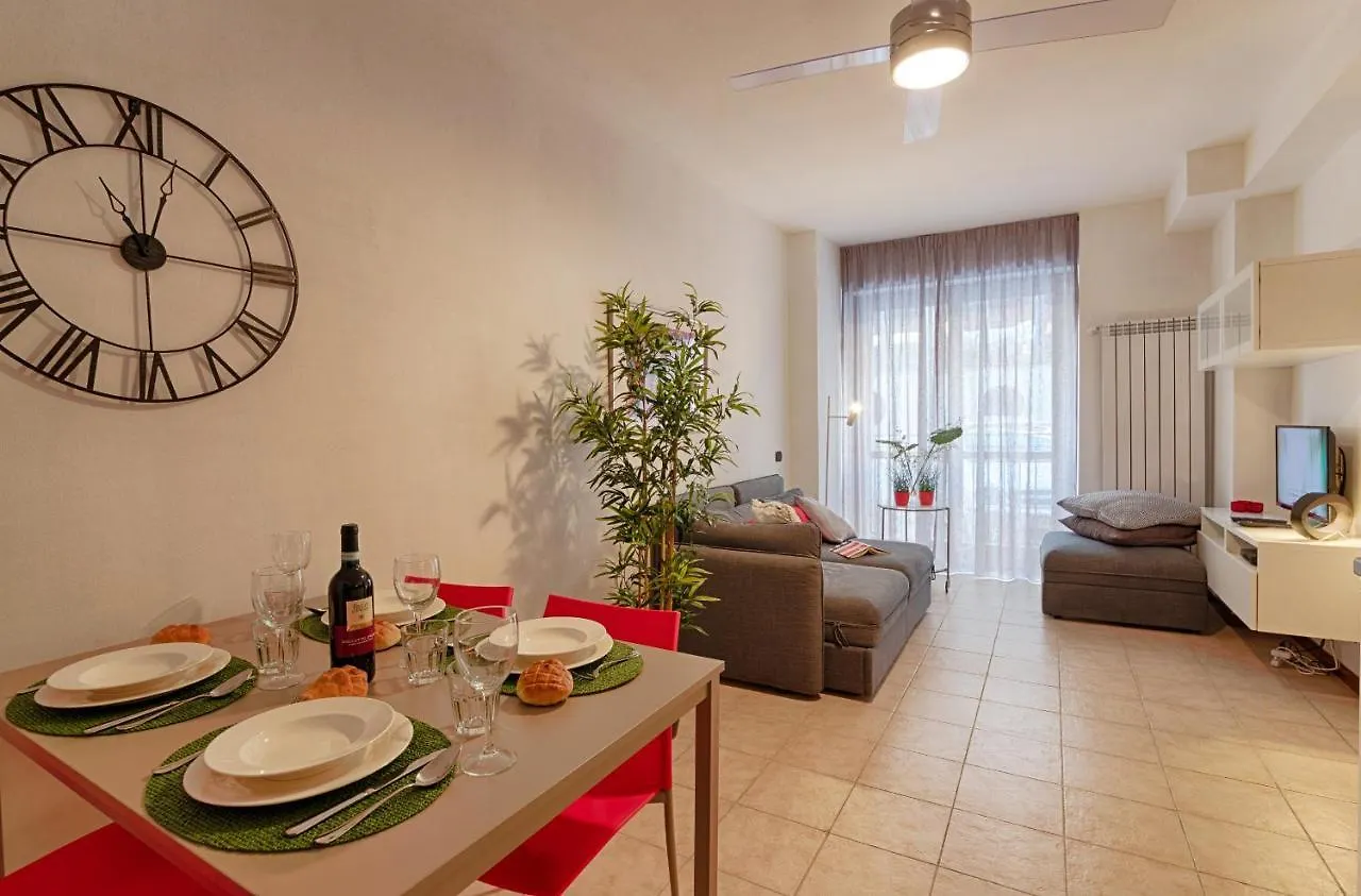 Modern Lakefront 2-Bedroom Apartment Acquaseria