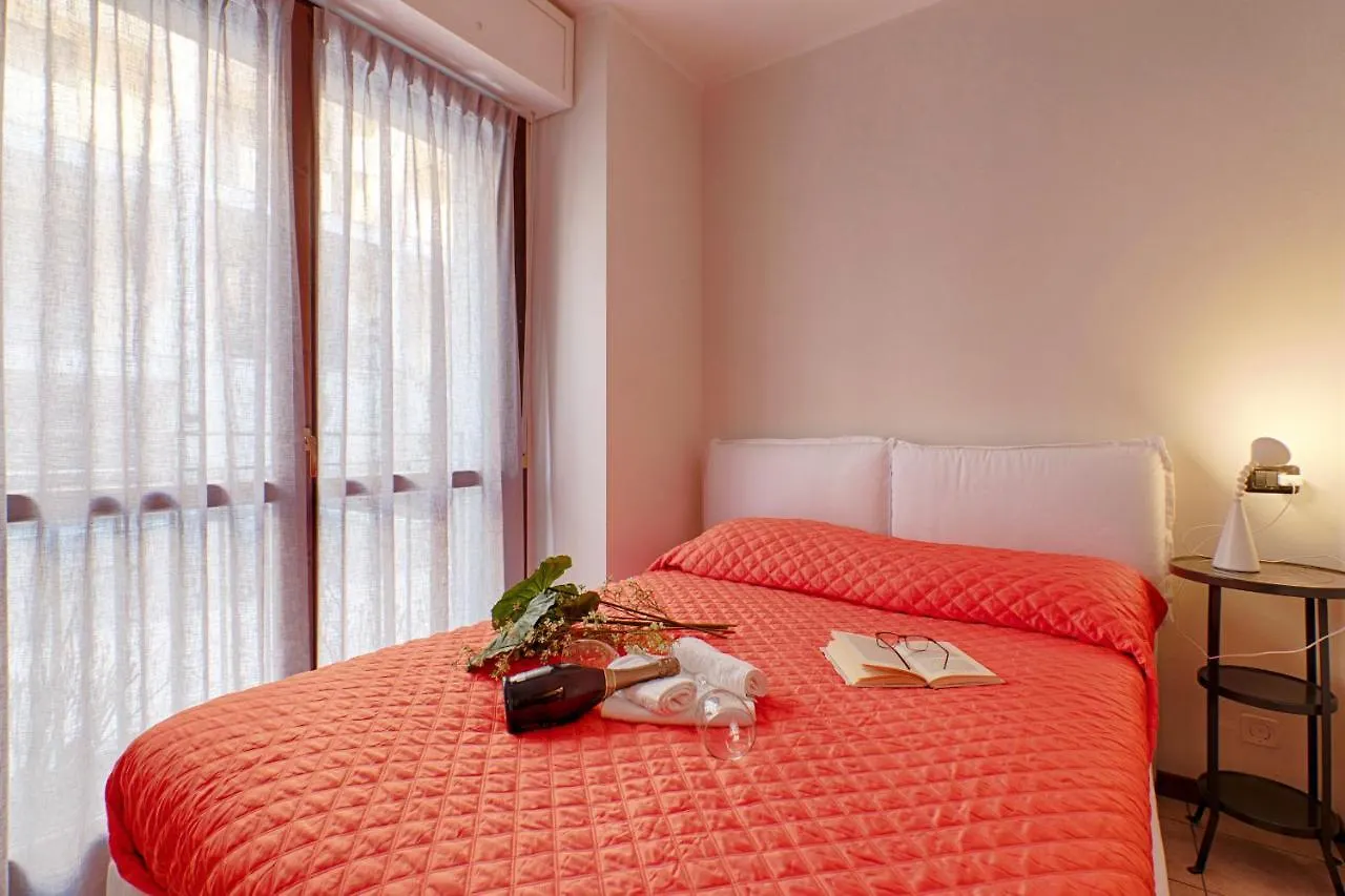 Modern Lakefront 2-Bedroom Apartment Acquaseria 0*,  Italy