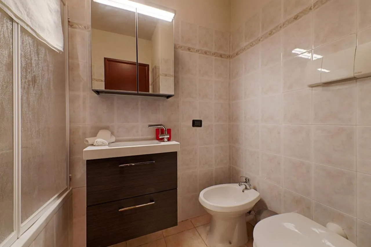 Modern Lakefront 2-Bedroom Apartment Acquaseria